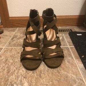 Size 8, olive green sandal heel